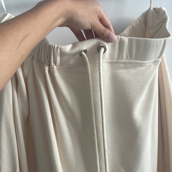 Forever 21 off the shoulder sweater - Picture 2 of 7